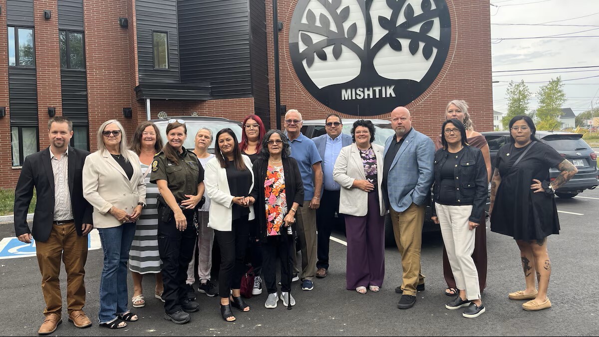 entry.newsSocamImage[0].title